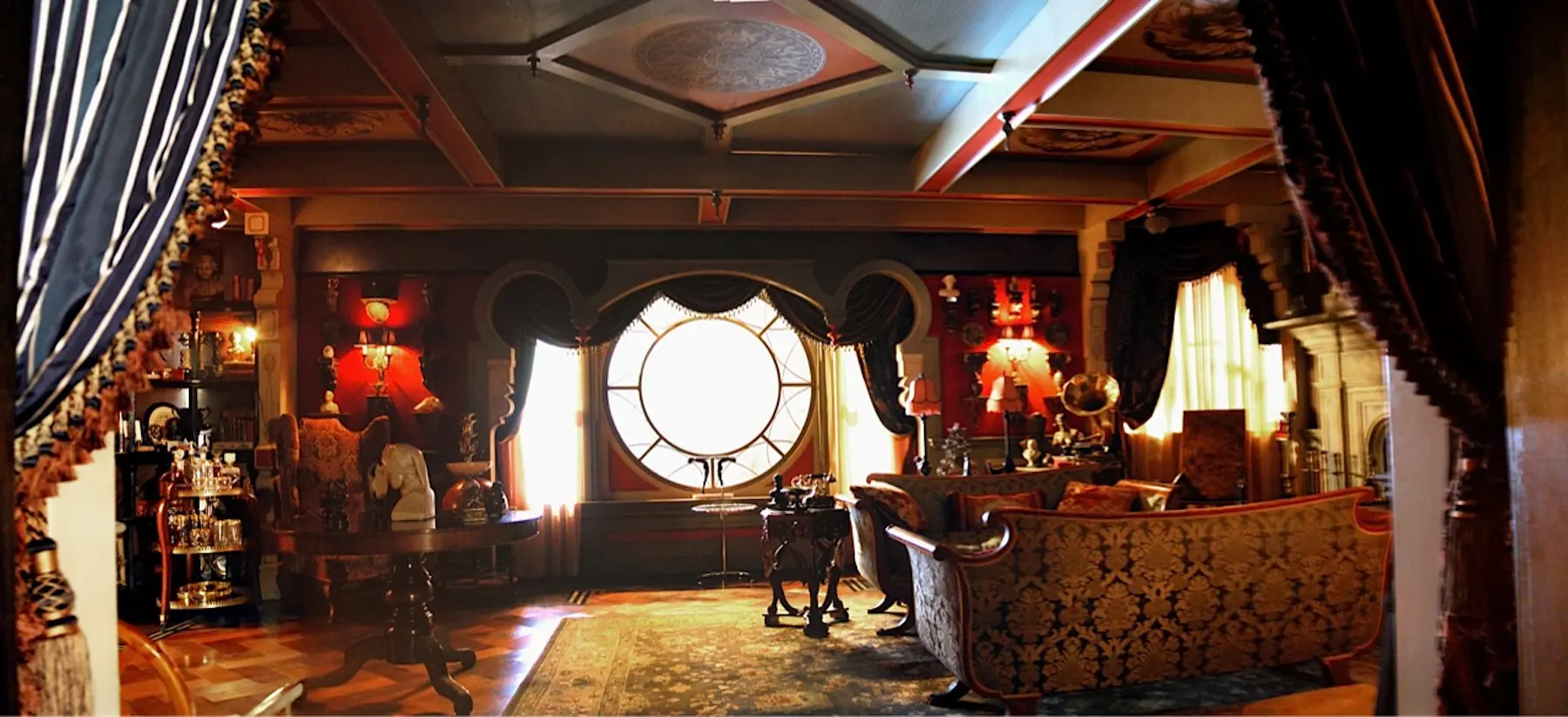 Opulent room with antique furnishings and lamps.